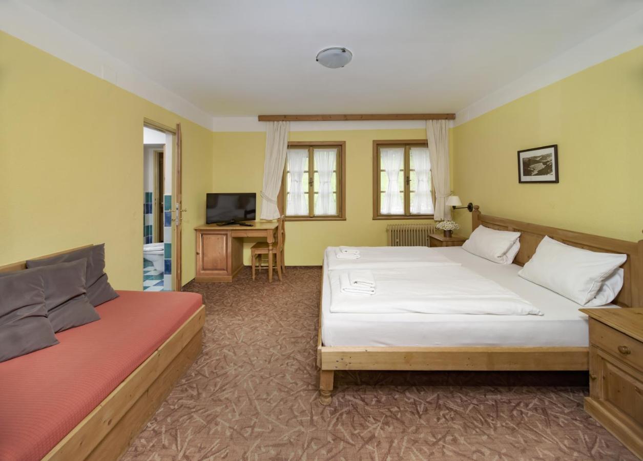 Alpsky Hotel Špindlerŭv Mlýn Екстериор снимка