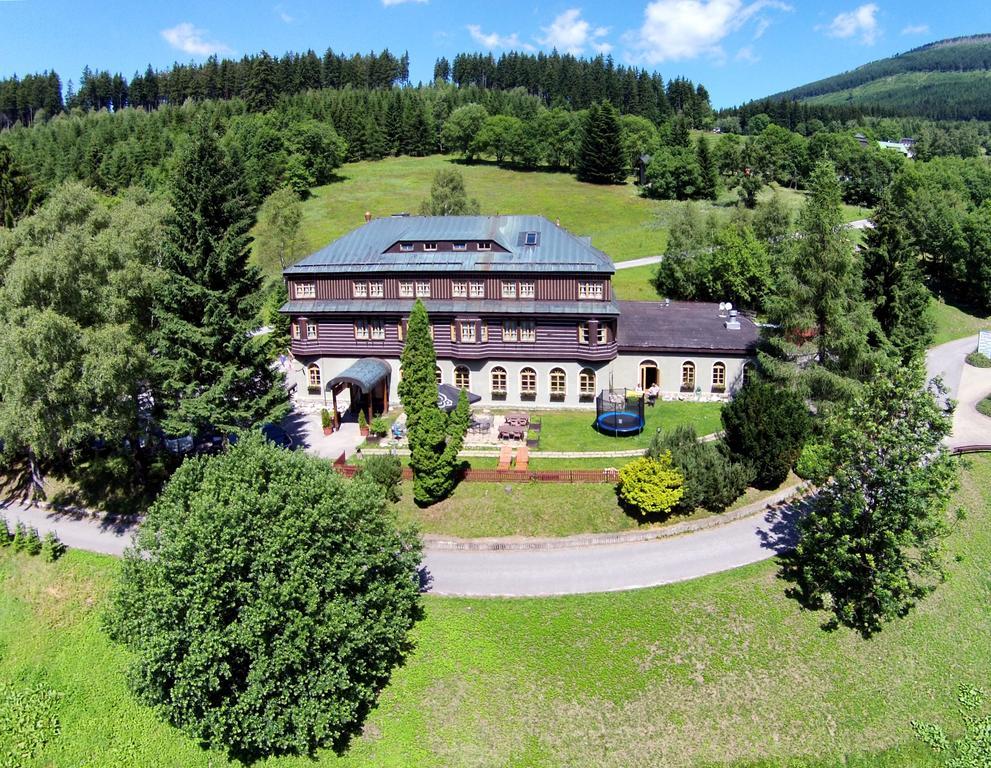 Alpsky Hotel Špindlerŭv Mlýn Екстериор снимка