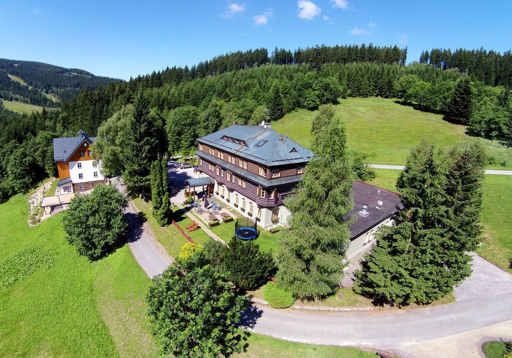 Alpsky Hotel Špindlerŭv Mlýn Екстериор снимка