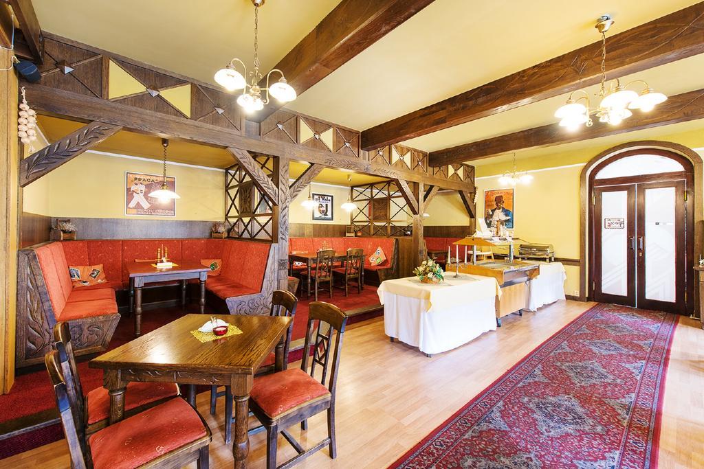 Alpsky Hotel Špindlerŭv Mlýn Екстериор снимка