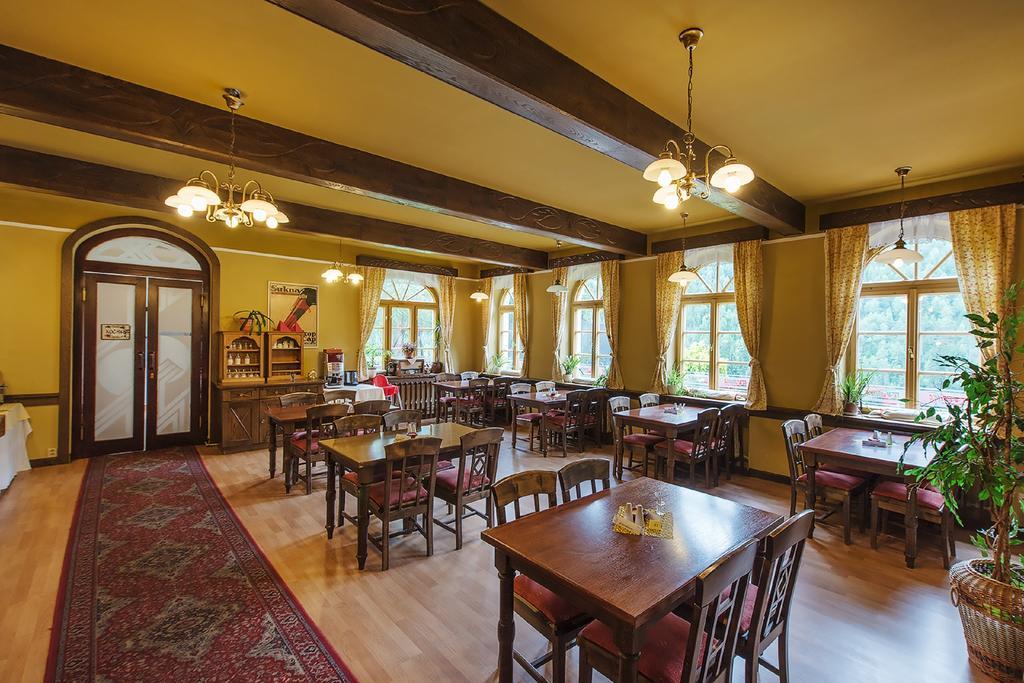 Alpsky Hotel Špindlerŭv Mlýn Екстериор снимка