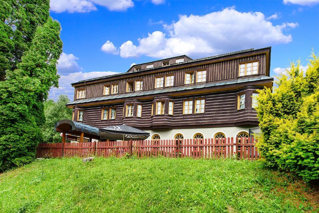 Alpsky Hotel Špindlerŭv Mlýn Екстериор снимка