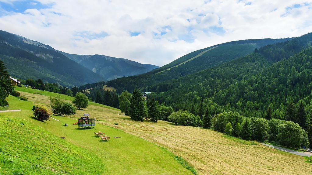 Alpsky Hotel Špindlerŭv Mlýn Екстериор снимка