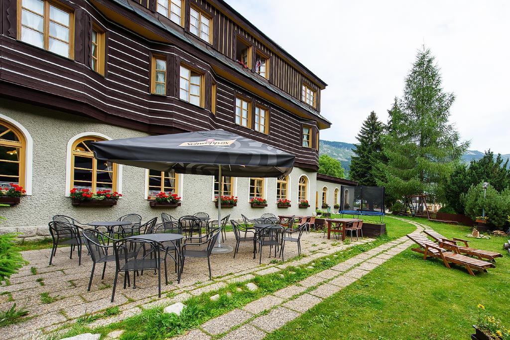 Alpsky Hotel Špindlerŭv Mlýn Екстериор снимка