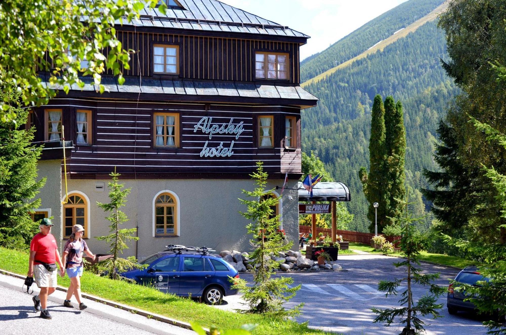 Alpsky Hotel Špindlerŭv Mlýn Екстериор снимка