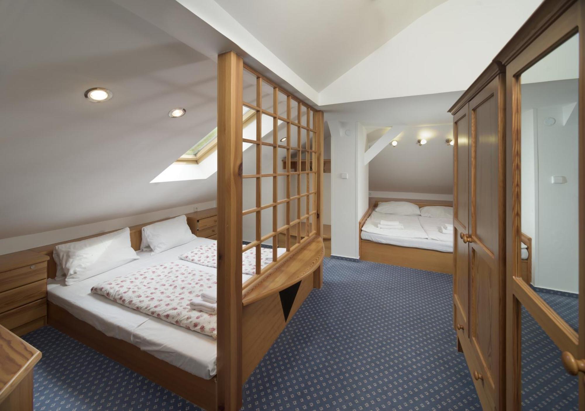Alpsky Hotel Špindlerŭv Mlýn Екстериор снимка