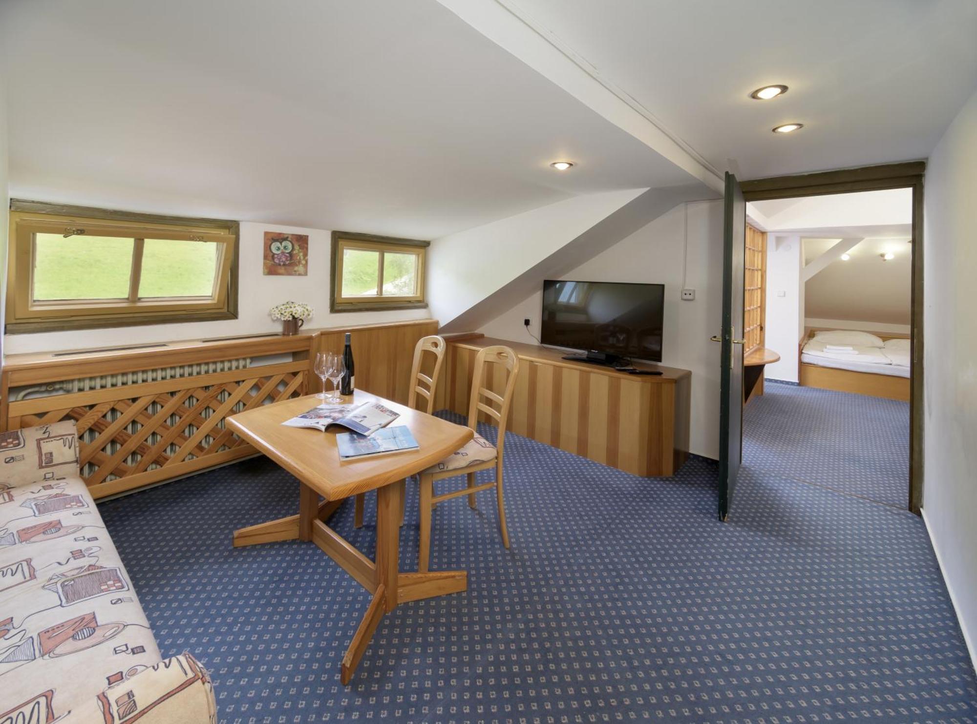 Alpsky Hotel Špindlerŭv Mlýn Екстериор снимка