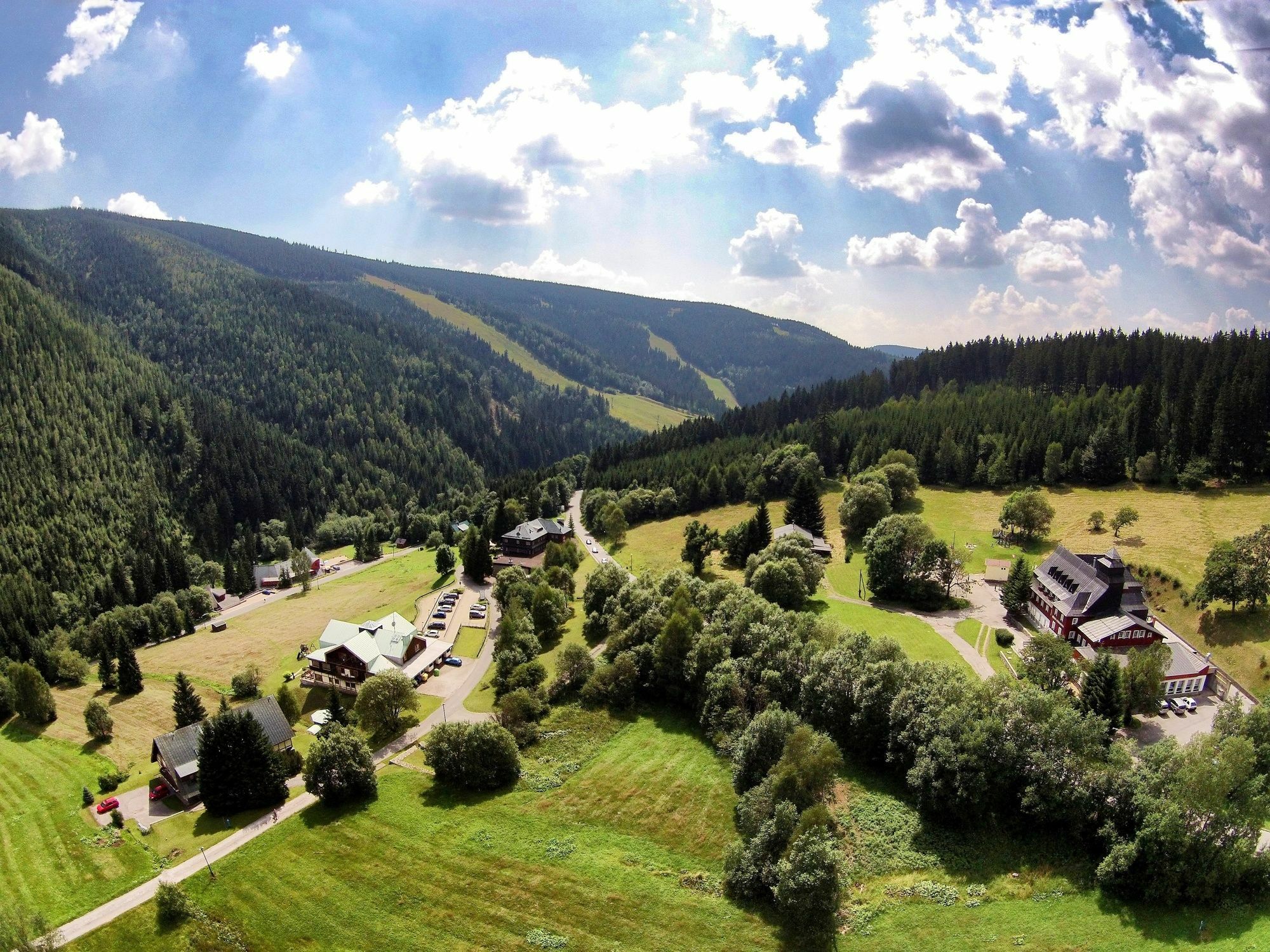 Alpsky Hotel Špindlerŭv Mlýn Екстериор снимка