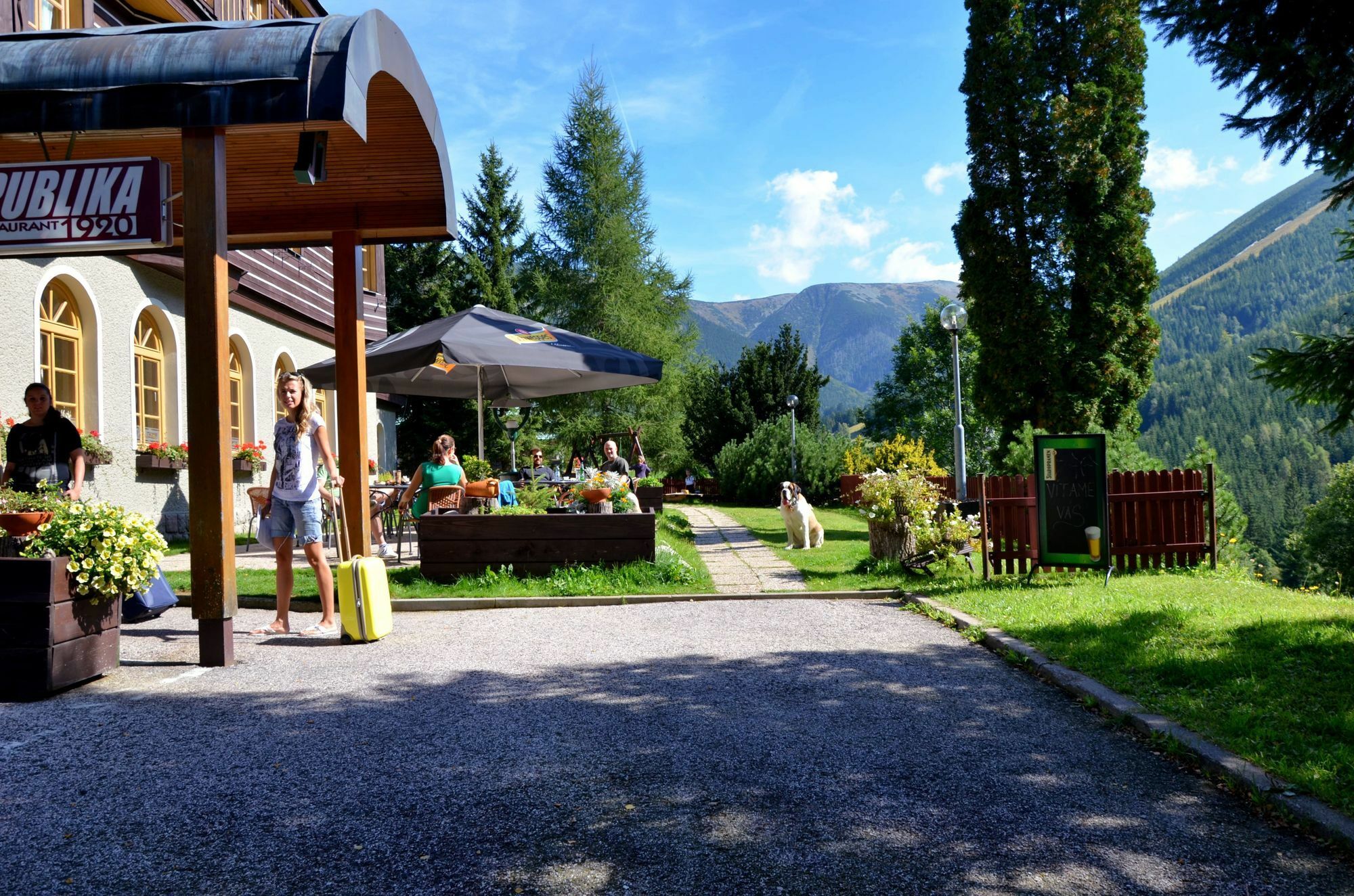 Alpsky Hotel Špindlerŭv Mlýn Екстериор снимка