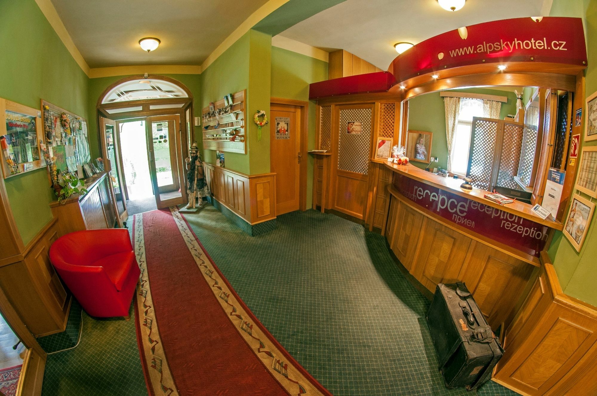 Alpsky Hotel Špindlerŭv Mlýn Екстериор снимка