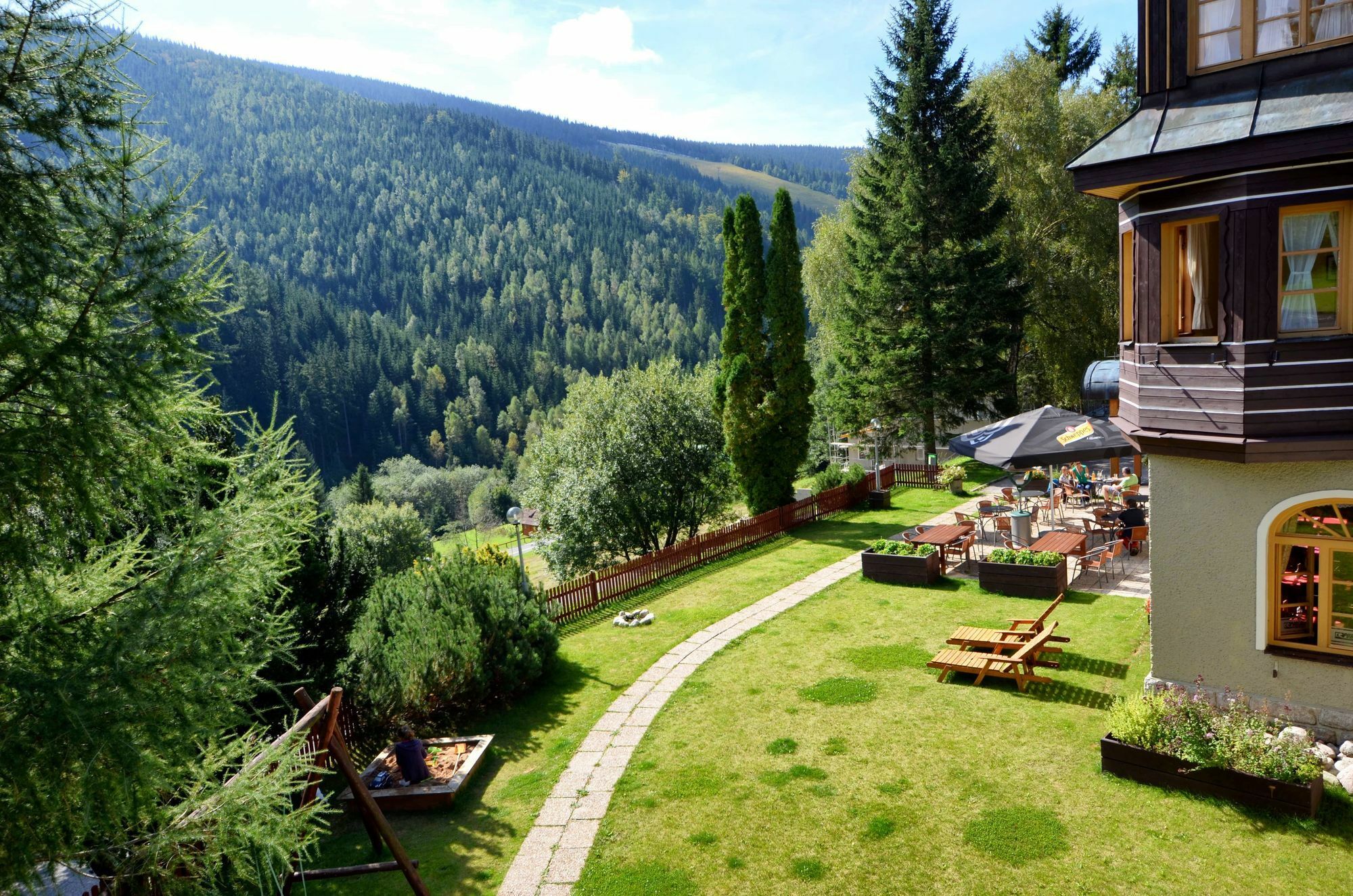 Alpsky Hotel Špindlerŭv Mlýn Екстериор снимка